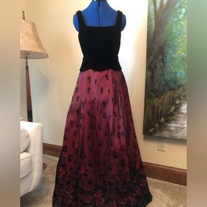 EVER BEAUTY  -  evening gown, prom dress.size 10